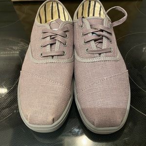 TOMS MENS SIZE 9